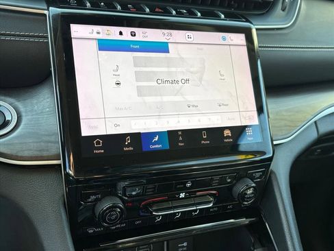 Used 2023 Jeep Grand Cherokee L Limited image 11