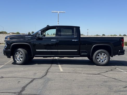 New 2026 Chevrolet Silverado 2500 High Country w/ High Country Premium Package AWD/4WD image 4