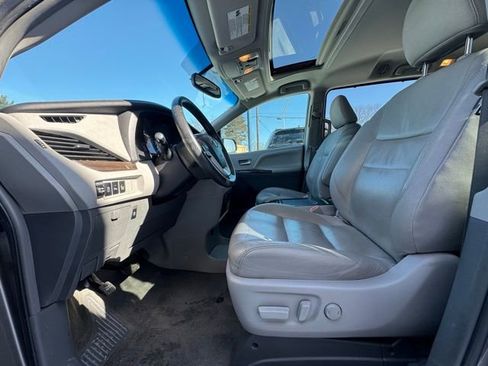 Used 2016 Toyota Sienna XLE w/ XLE Navigation Package image 10