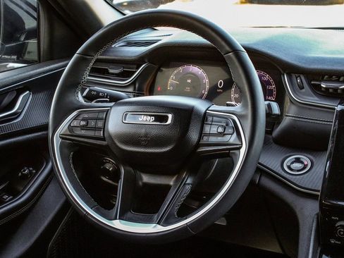 Used 2024 Jeep Grand Cherokee L Laredo image 25