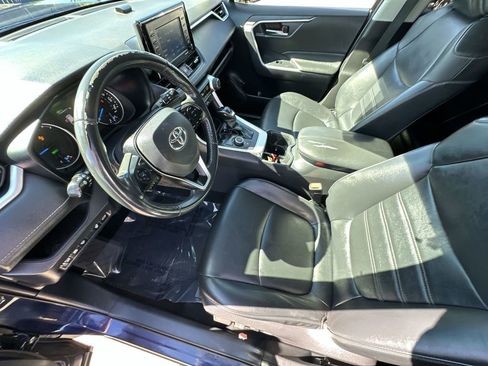 Used 2022 Toyota RAV4 XLE Premium image 22