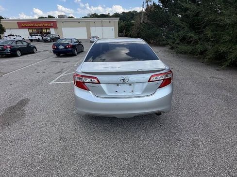 Used 2014 Toyota Camry SE FWD image 3