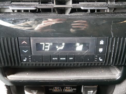 Used 2024 Jeep Wagoneer Series II w/ Convenience Group I image 12