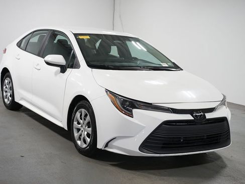 Certified 2024 Toyota Corolla LE image 3