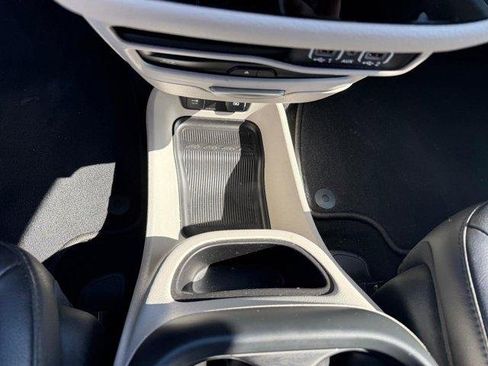 Used 2021 Chrysler Pacifica Touring-L w/ Uconnect Theater Family Group image 23