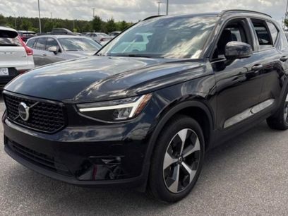 Used 2025 Volvo XC40 B5 Plus