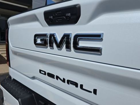 New 2026 GMC Sierra 2500 Denali Ultimate w/ LPO, Black Badging Package AWD/4WD image 32