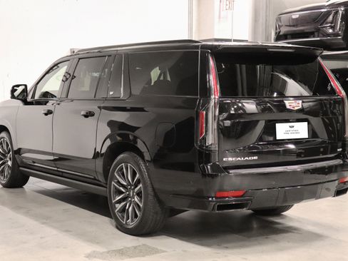 Certified 2023 Cadillac Escalade ESV Sport w/ Touring Package AWD/4WD image 3