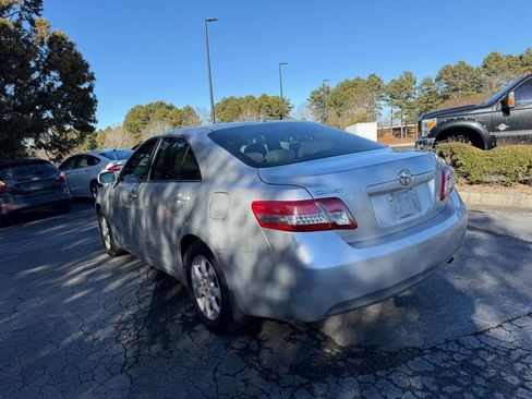 Used 2010 Toyota Camry LE image 8