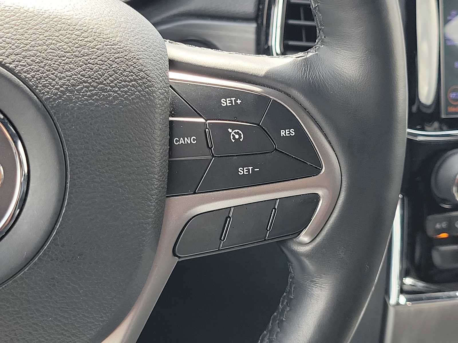 Used 2020 Jeep Grand Cherokee Altitude RWD image 23