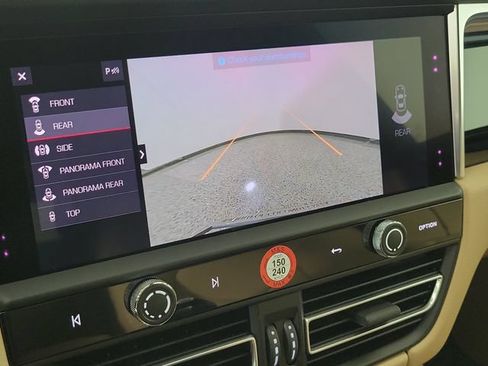 Used 2024 Porsche Macan AWD/4WD image 30