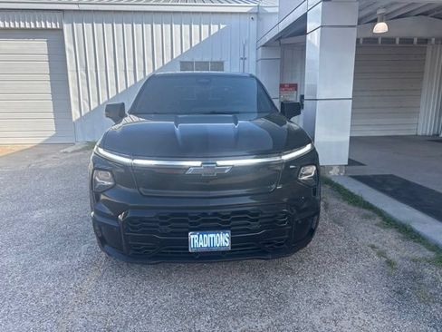 Used 2024 Chevrolet Silverado EV RST AWD/4WD image 2