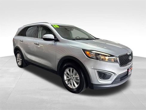 Used 2018 Kia Sorento AWD image 3