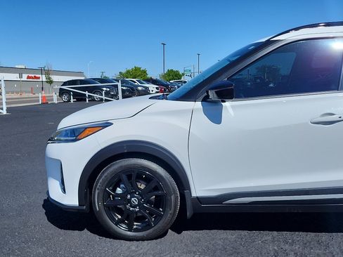 Used 2024 Nissan Kicks SR w/ SR Premium Package FWD image 10