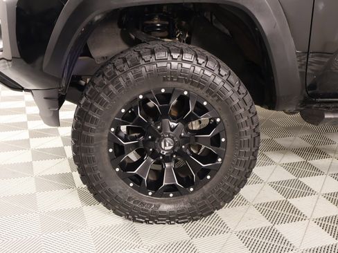 Used 2017 Toyota Tacoma TRD Off-Road w/ Tow Package (A/T) AWD/4WD image 17