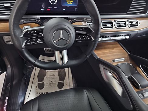 Certified 2025 Mercedes-Benz GLS 450 4MATIC image 19