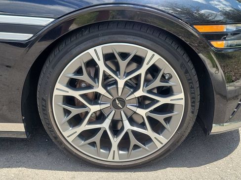 Used 2024 Genesis G90 3.5T AWD/4WD image 11