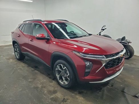 Used 2024 Chevrolet Trax LT FWD image 3