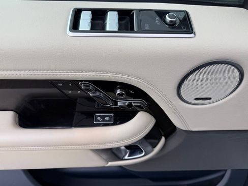 Used 2020 Land Rover Range Rover HSE image 17