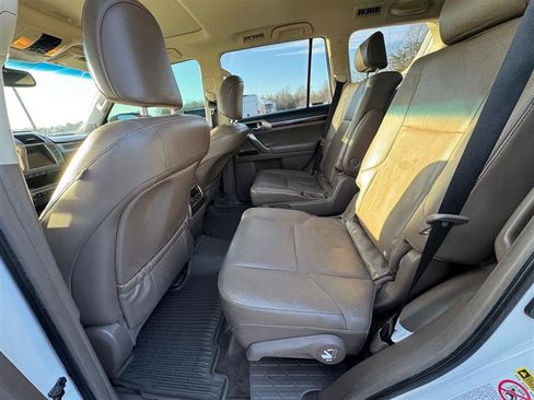 Used 2019 Lexus GX 460 image 40