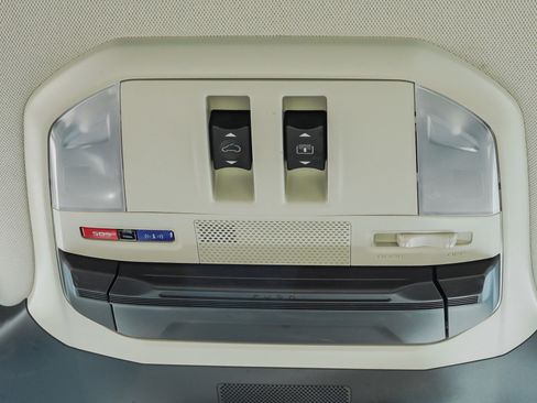 Used 2023 Subaru Ascent Limited w/ Technology Package image 32