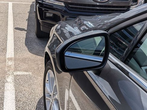 Used 2020 Ford Fusion SE FWD image 14