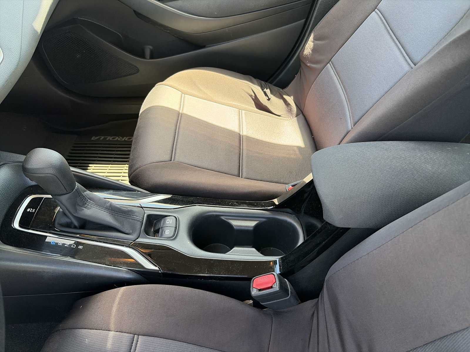 Used 2021 Toyota Corolla LE FWD image 21