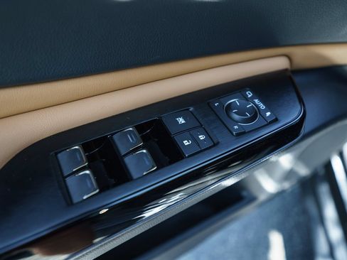Used 2024 Lexus ES 350 w/ Luxury Package FWD image 28