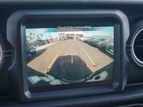 Used 2023 Jeep Wrangler Sahara image 21