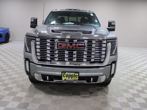 Used 2025 GMC Sierra 2500 Denali image 5