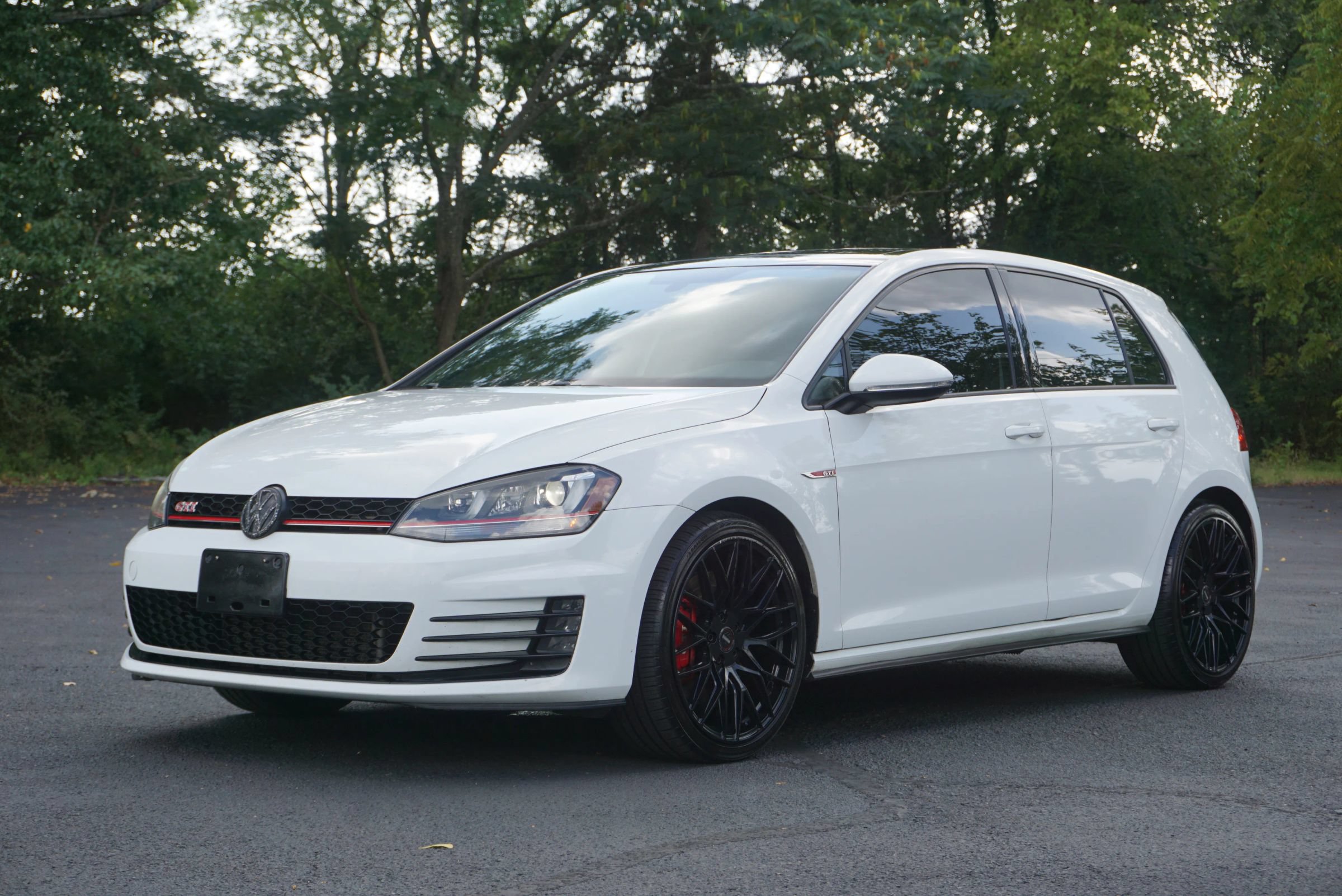 Used 2017 Volkswagen GTI SE FWD image 1