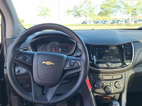 Used 2019 Chevrolet Trax LT image 2