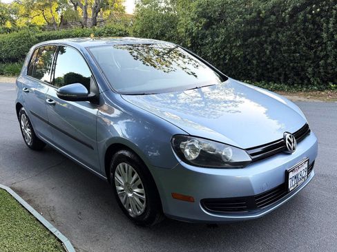 Used 2010 Volkswagen Golf 4-Door image 9