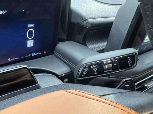 Used 2025 Lincoln Aviator Black Label AWD/4WD image 27