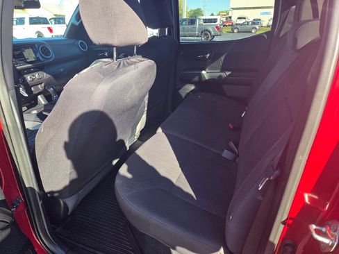 Used 2017 Toyota Tacoma TRD Off-Road w/ Tow Package (A/T) image 10