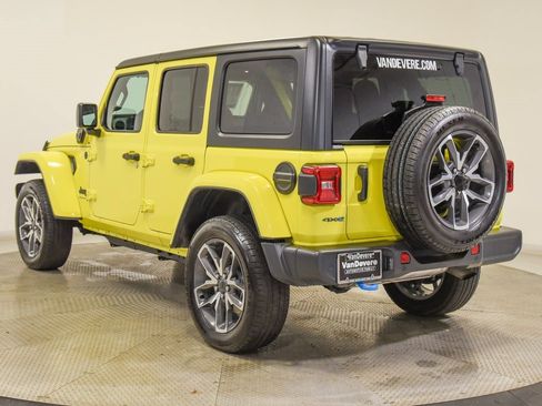 Used 2024 Jeep Wrangler Unlimited w/ Convenience Group image 11