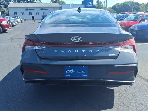 Used 2026 Hyundai Elantra Hybrid FWD image 6
