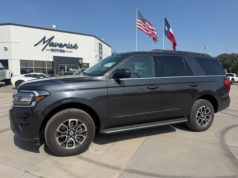Used 2023 Ford Expedition XLT RWD image 1