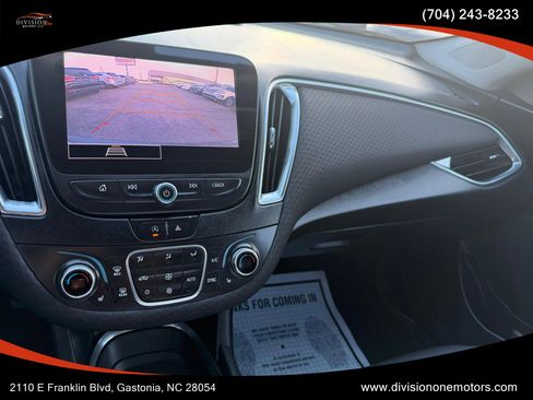 Used 2021 Chevrolet Malibu LT FWD image 12