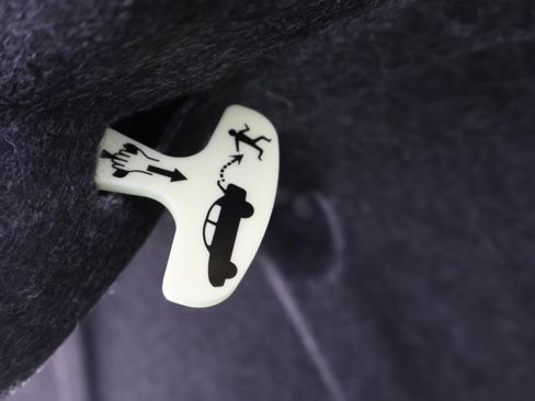 Used 2015 Dodge Challenger SRT Hellcat image 28