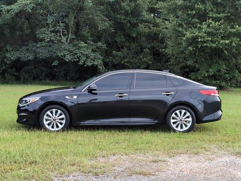 Used 2016 Kia Optima EX w/ Premium Package FWD image 2