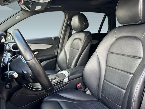 Used 2022 Mercedes-Benz GLC 300 image 4