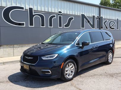 Used 2023 Chrysler Pacifica Touring-L
