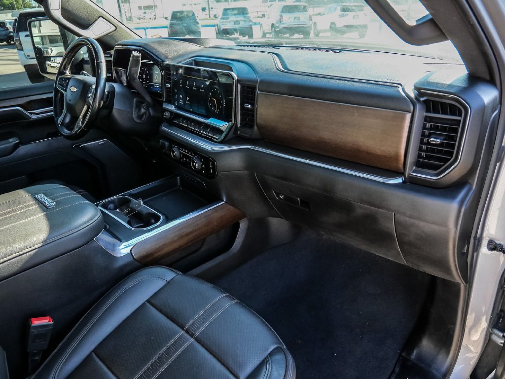 Used 2024 Chevrolet Silverado 3500 High Country w/ Technology Package AWD/4WD image 20