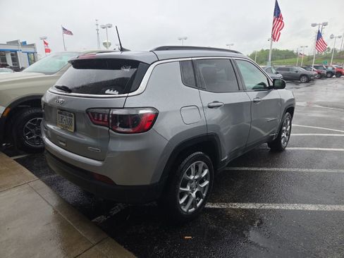 Used 2022 Jeep Compass Latitude AWD/4WD image 5