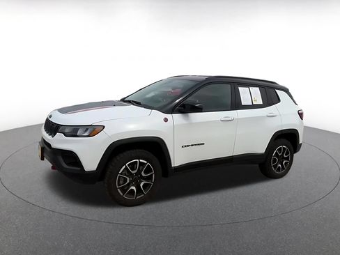 Used 2025 Jeep Compass Trailhawk AWD/4WD image 7