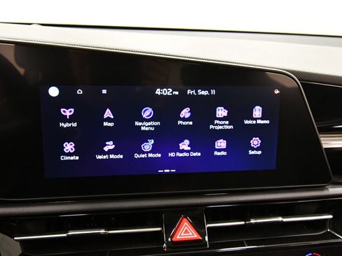 Certified 2025 Kia Niro EX Touring FWD image 24