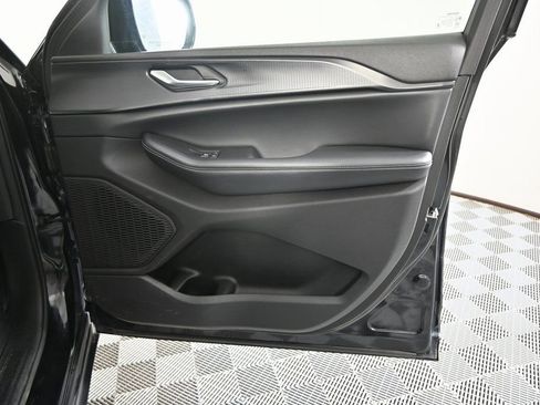 Used 2024 Jeep Grand Cherokee Altitude AWD/4WD image 12