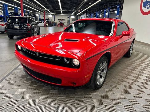 Used 2019 Dodge Challenger SXT RWD image 7