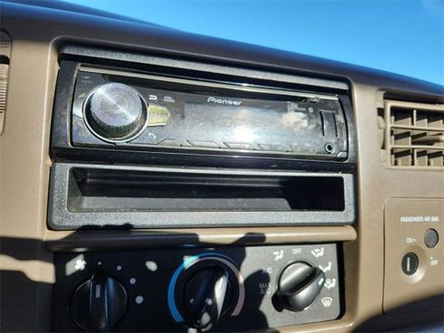 Used 2003 Ford F250 XL image 13